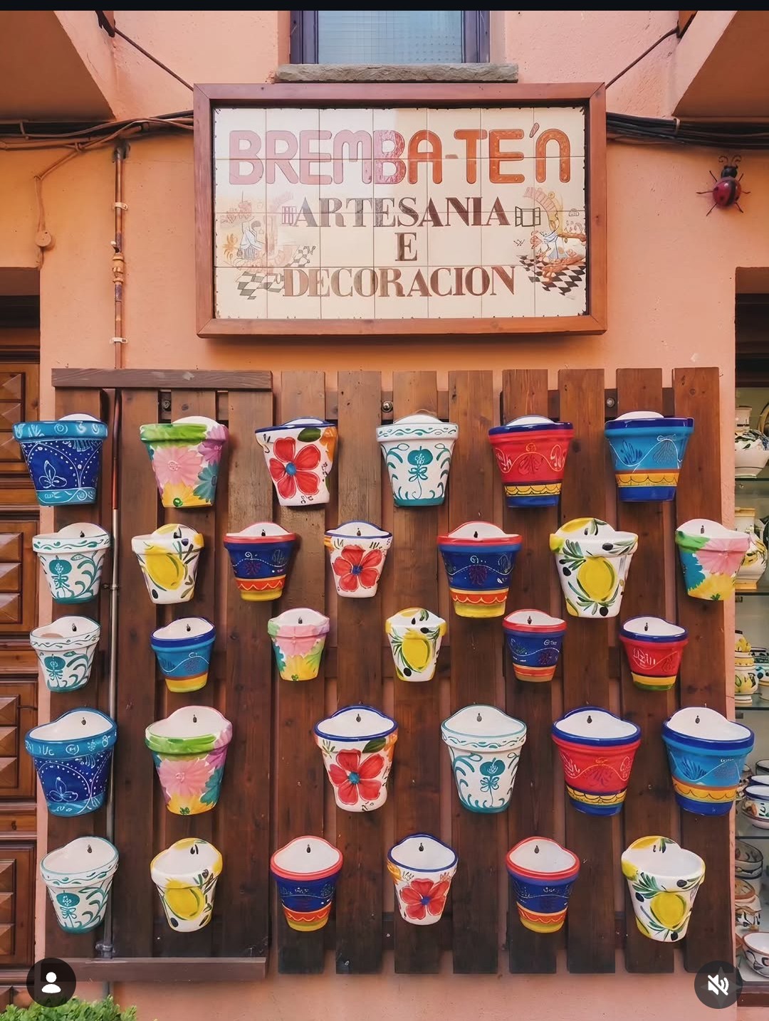 Entrada de la tienda Bremba-te'n en Bossòst